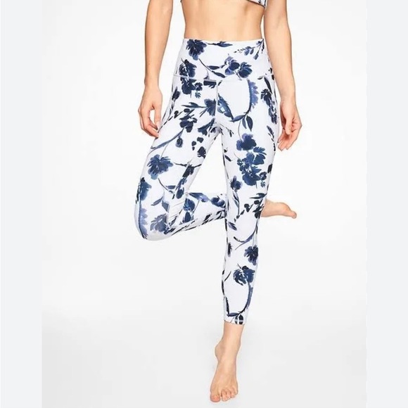 Athleta Pants - Athleta 7/8 crop leggings size small